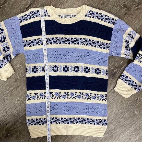 Vintage 90’s Fair Isle Striped Open-Knit Blue & Cream Sweater with Crew Neckline - Picture 11 of 12